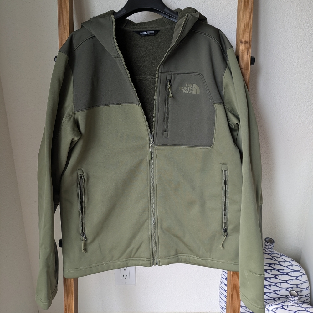 The North Face Men's Two-Tone Green Performance Jacket - Size M